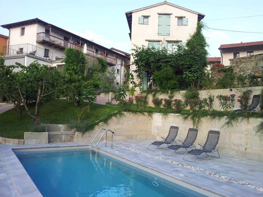 Boutique Hotel Dvor Dobrovo Esterno foto