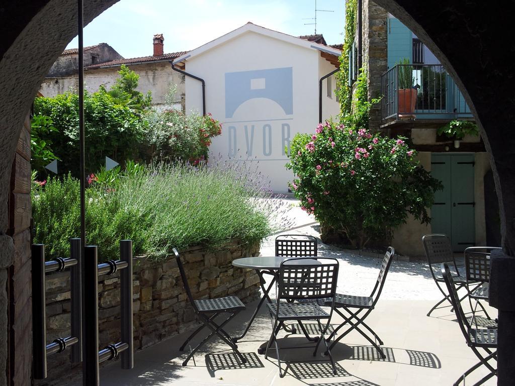 Boutique Hotel Dvor Dobrovo Esterno foto