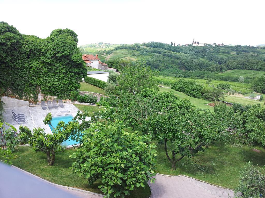 Boutique Hotel Dvor Dobrovo Esterno foto