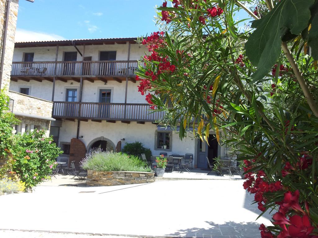 Boutique Hotel Dvor Dobrovo Esterno foto