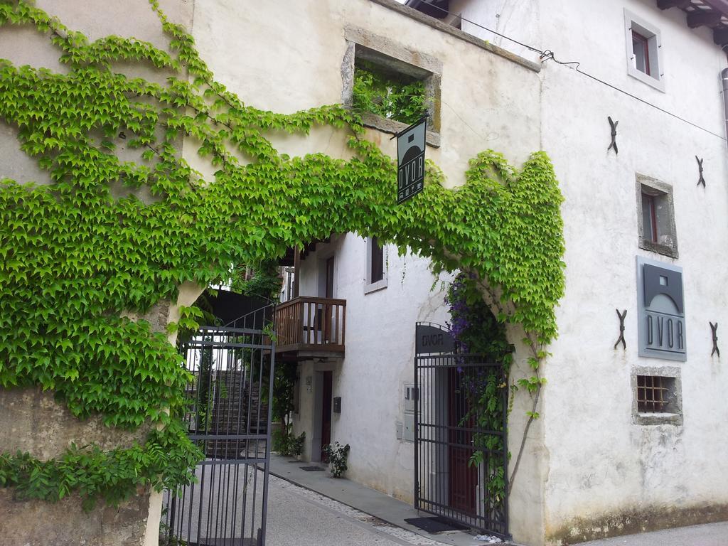Boutique Hotel Dvor Dobrovo Esterno foto