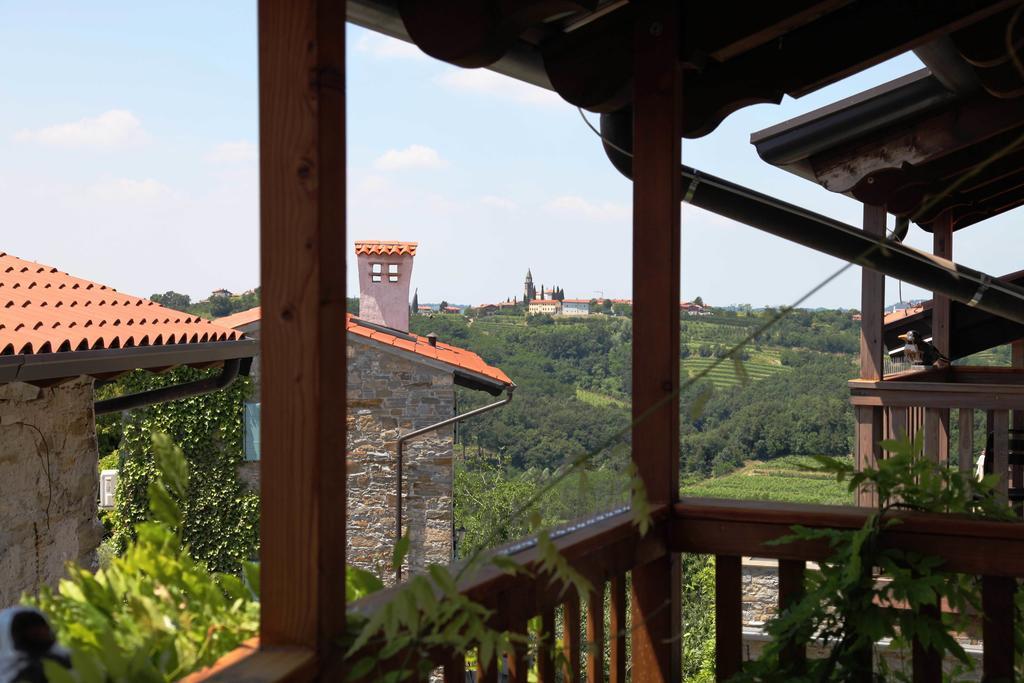 Boutique Hotel Dvor Dobrovo Esterno foto