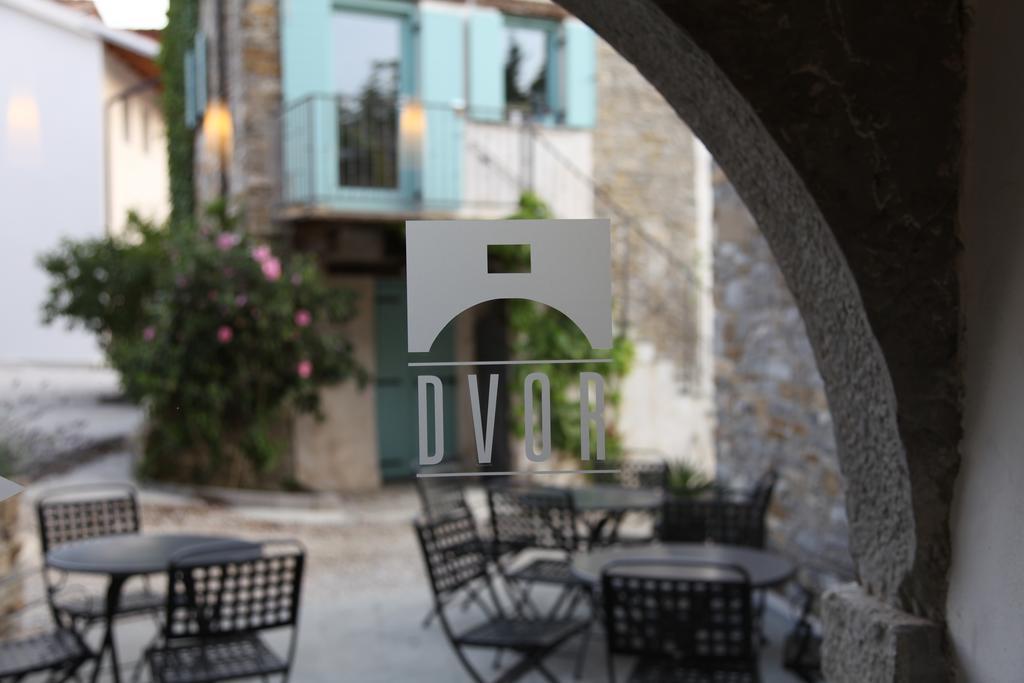 Boutique Hotel Dvor Dobrovo Esterno foto