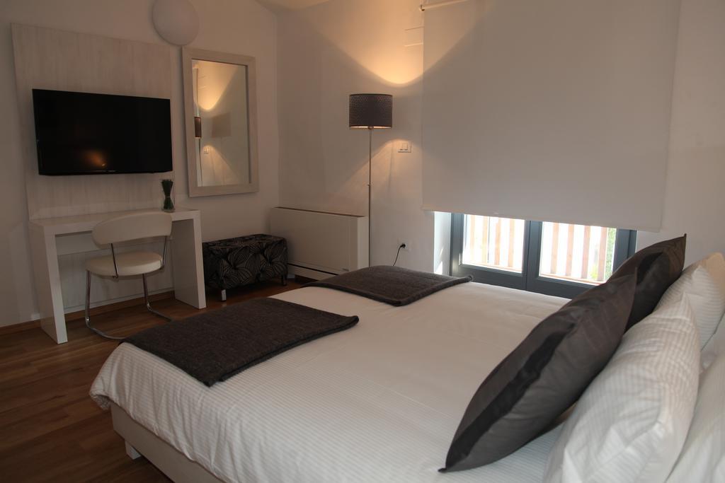Boutique Hotel Dvor Dobrovo Camera foto
