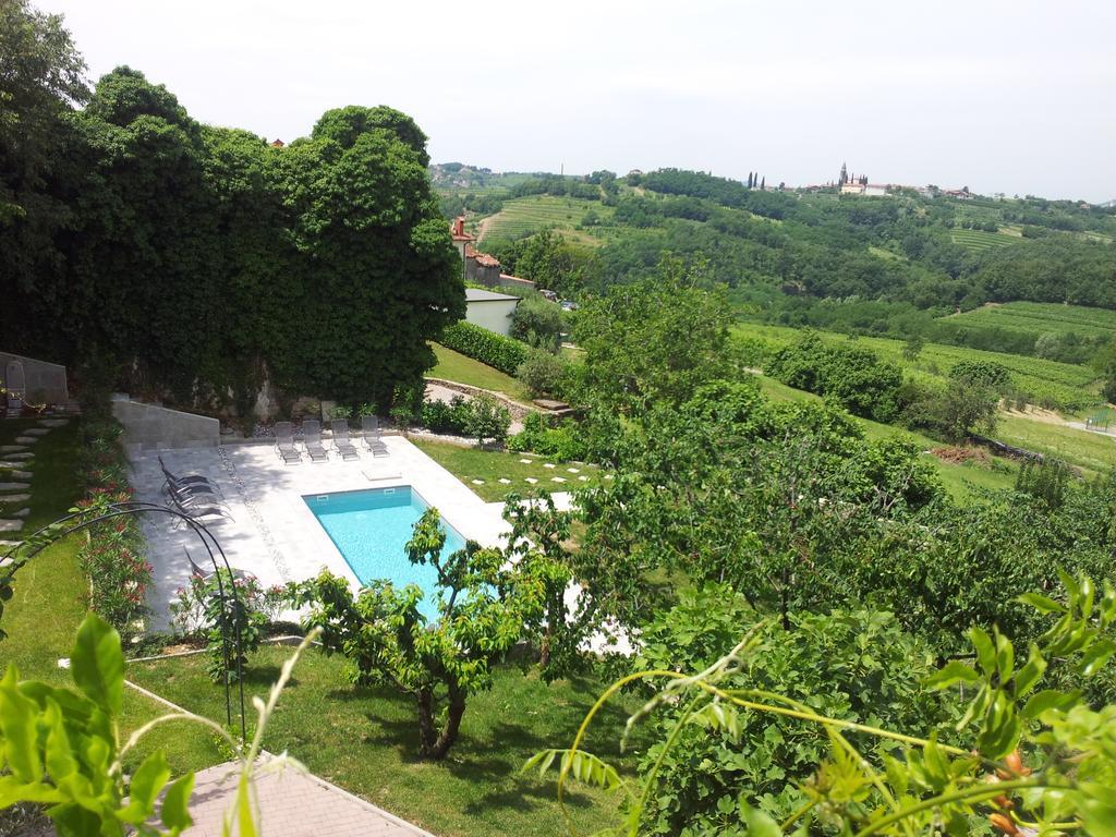 Boutique Hotel Dvor Dobrovo Esterno foto