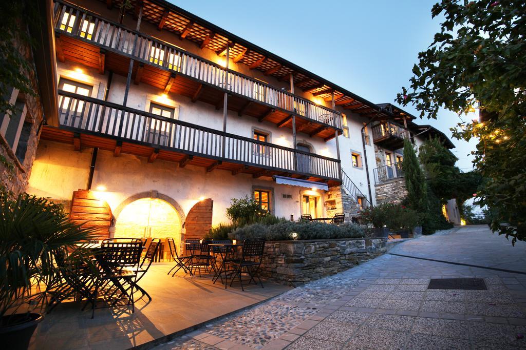 Boutique Hotel Dvor Dobrovo Esterno foto