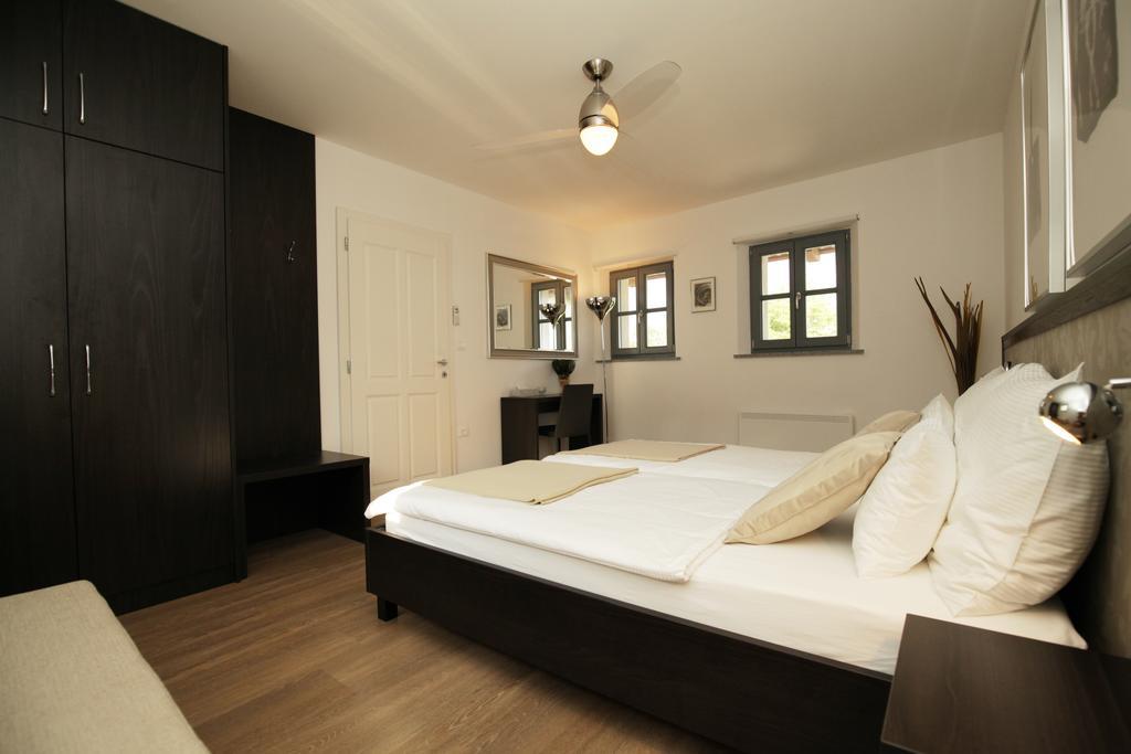 Boutique Hotel Dvor Dobrovo Esterno foto