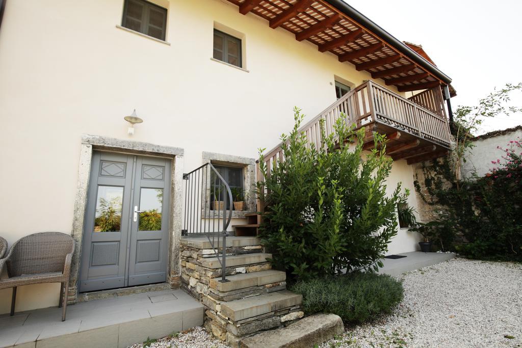 Boutique Hotel Dvor Dobrovo Esterno foto