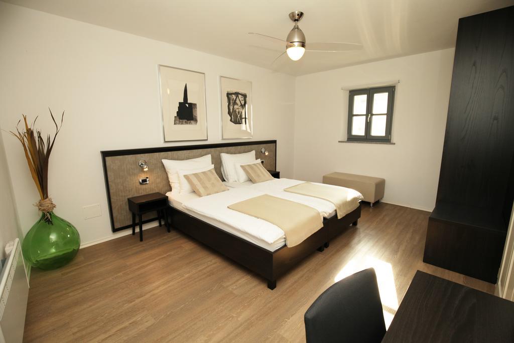Boutique Hotel Dvor Dobrovo Esterno foto