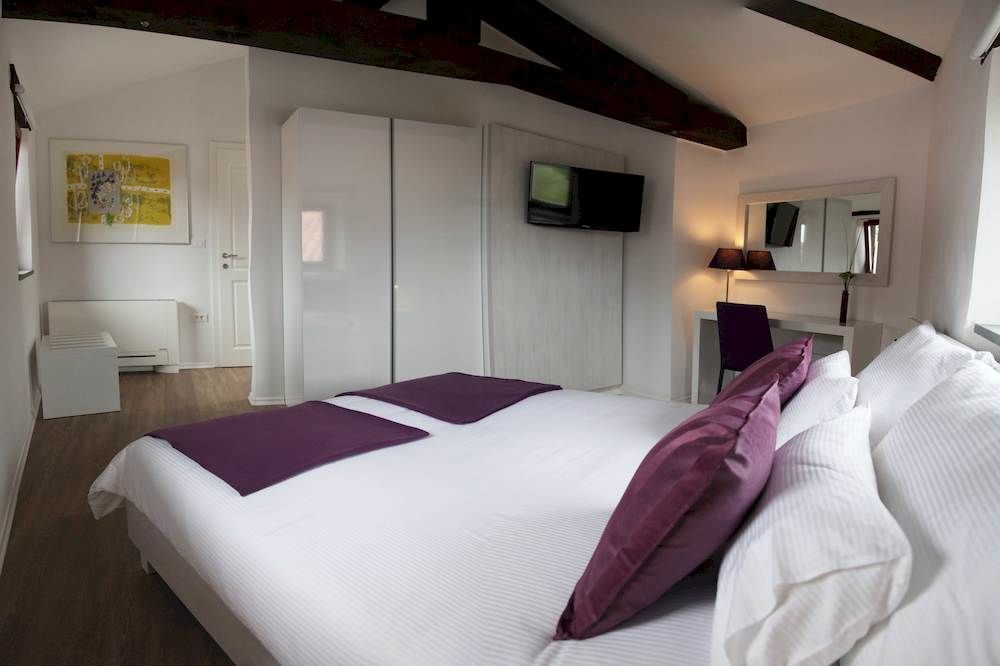 Boutique Hotel Dvor Dobrovo Esterno foto