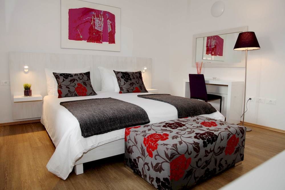 Boutique Hotel Dvor Dobrovo Esterno foto