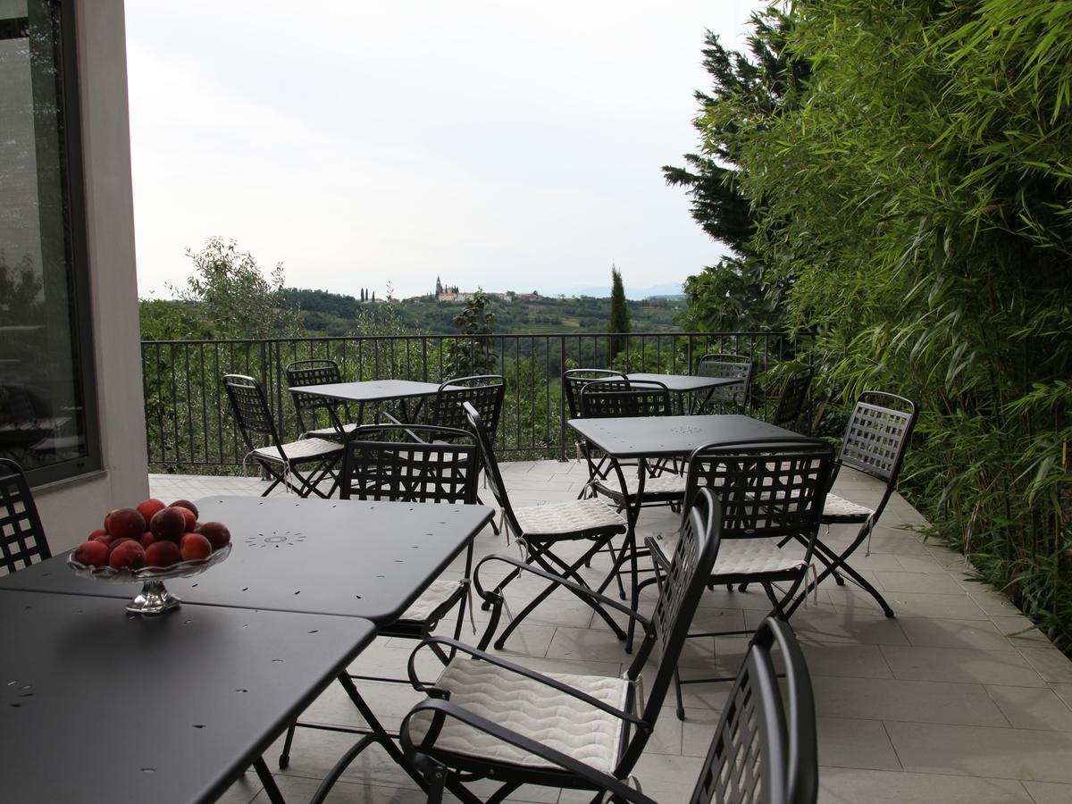 Boutique Hotel Dvor Dobrovo Esterno foto