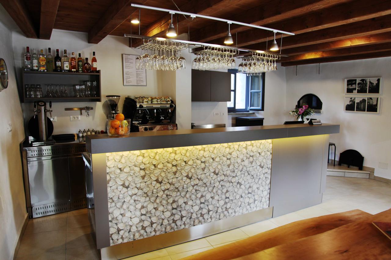 Boutique Hotel Dvor Dobrovo Esterno foto